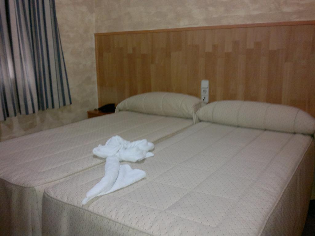 Hostal Mays Numancia de la Sagra Eksteriør bilde